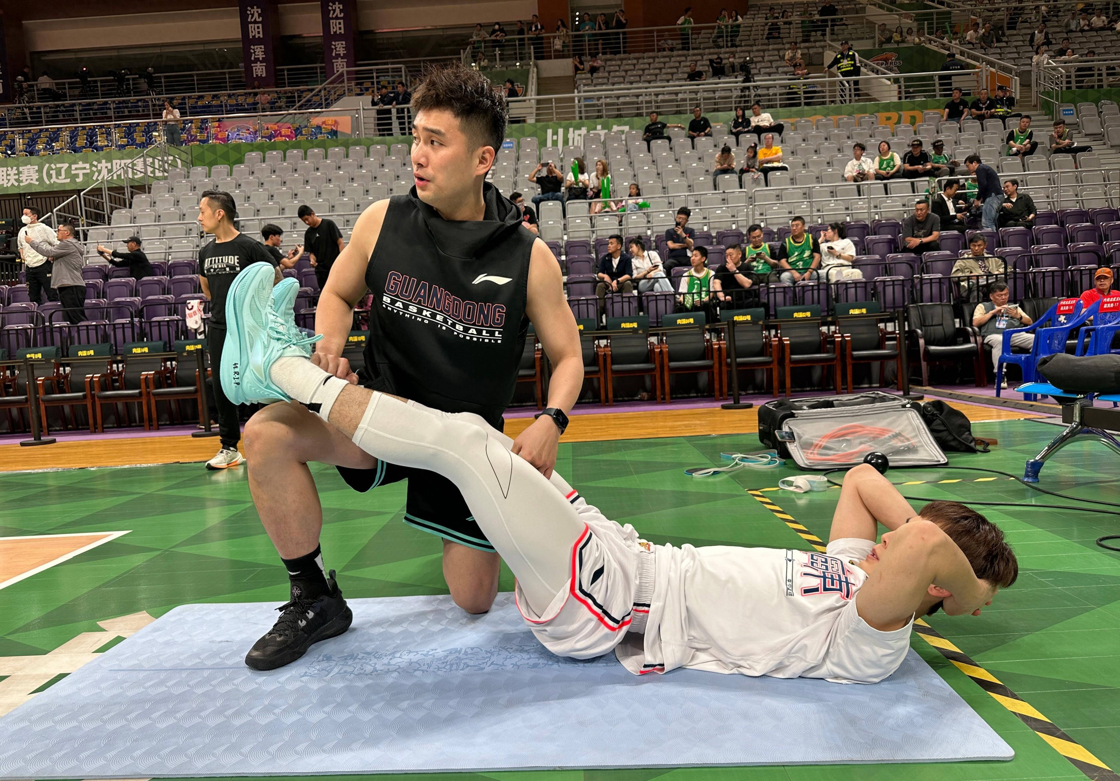 球员们疯狂备战,为了迎接激烈的比赛 球员们疯狂备战,为了迎接激烈的比赛